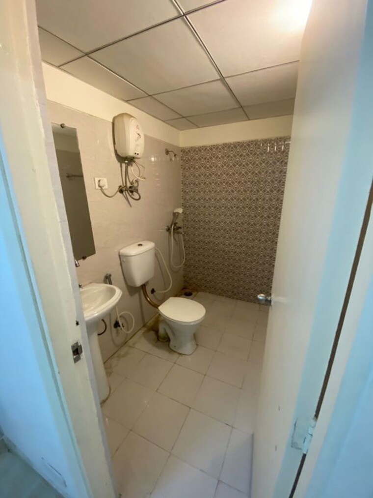 Bathroom, gaur-city-2-14th-avenue 2 Bedroom 955 Sq.Ft. Apartment In Sector 16c Greater Noida Greater Noida 10520350