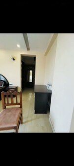 4 BHK + Servant Room 300 Sq.Yd. Builder Floor in Sector 52