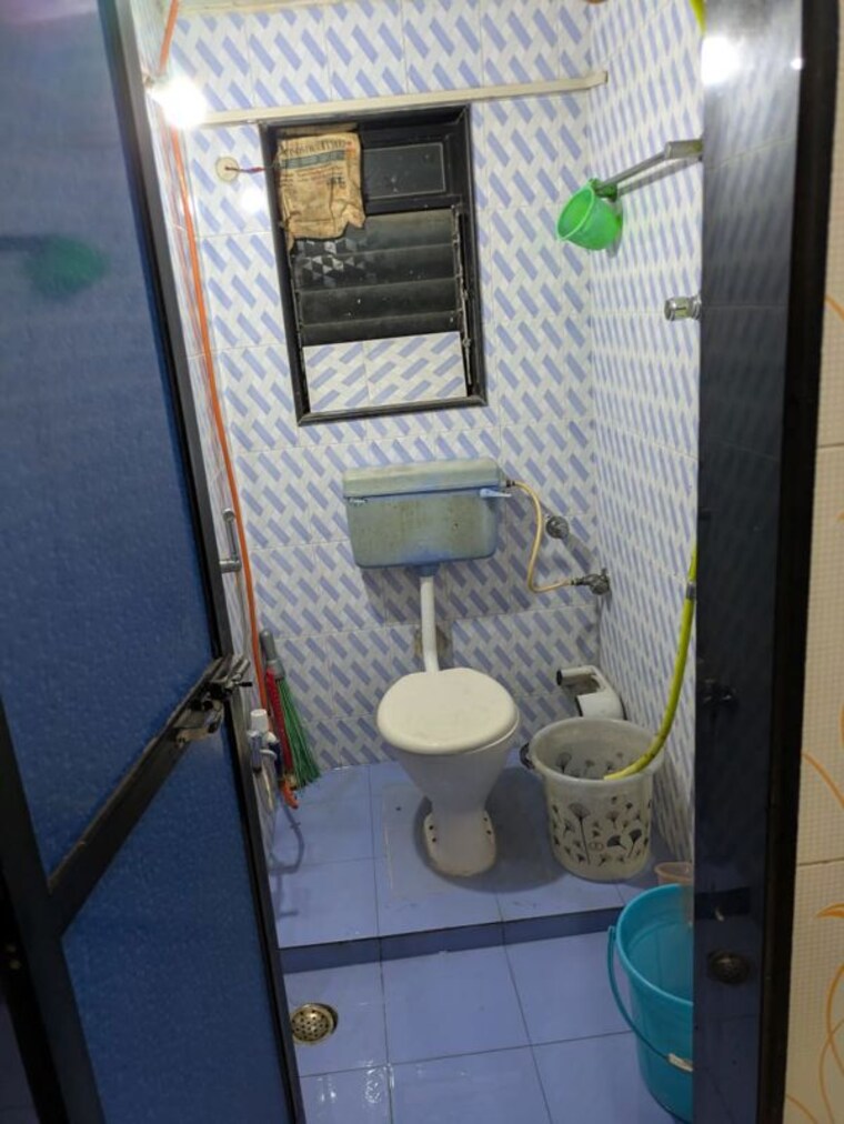 Bathroom, bindra-complex 1 RK 225 Sq.Ft. Apartment In Andheri East Mumbai 10520401