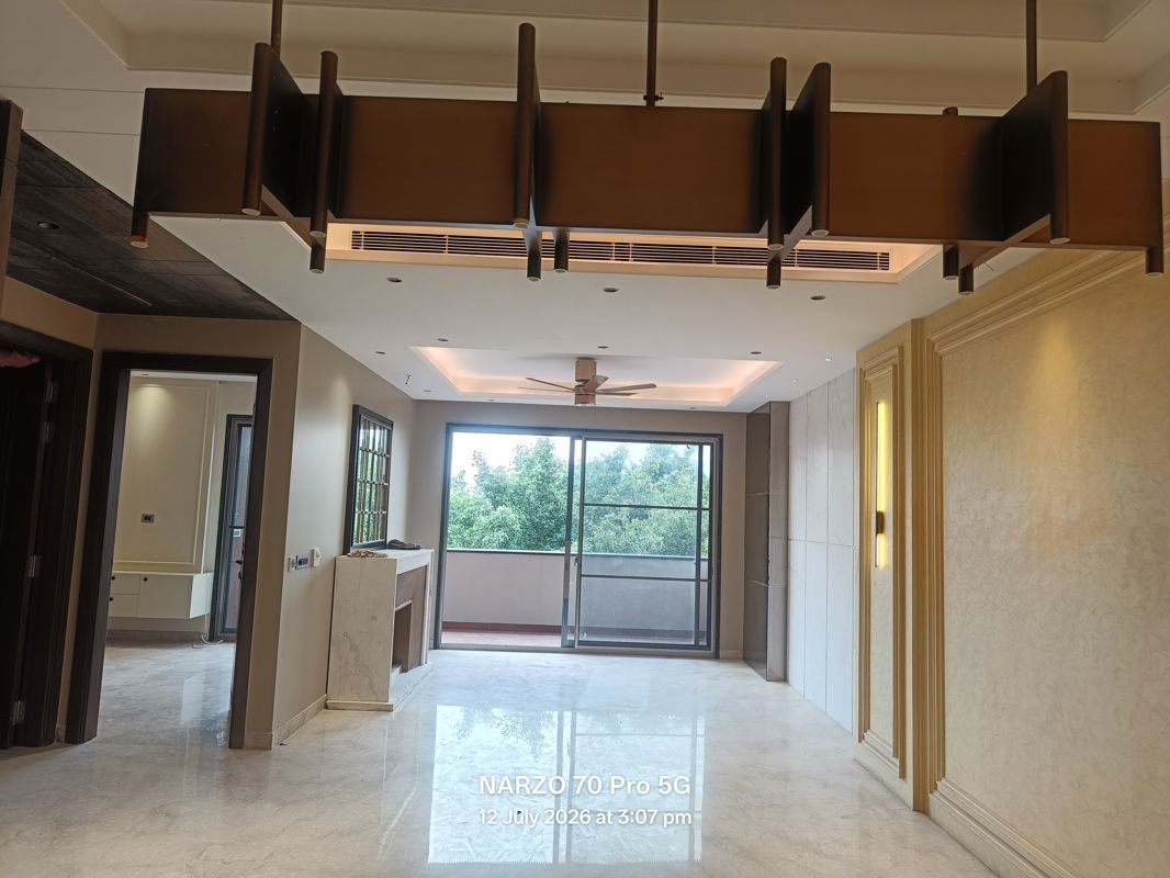 4 BHK + Servant Room 2800 Sq.Ft. Builder Floor in DLF City Phase IV