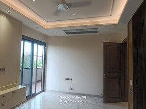 Room in 4 BHK Builder Floor at DLF City Phase IV, Dlf Phase iv – for Sale