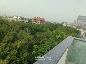 Plot Area in 4 BHK Builder Floor at DLF City Phase IV, Dlf Phase iv – for Sale
