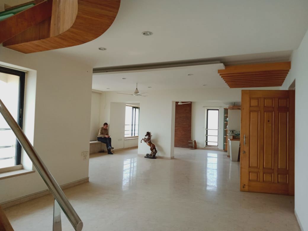 2 BHK + Prayer Room 980 Sq.Ft. Apartment in Karishma Apartments Khar West