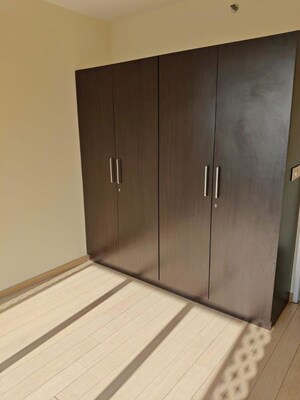 Room in 4 BHK Apartment at Lodha New Cuffe Parade, Wadala – for Rent