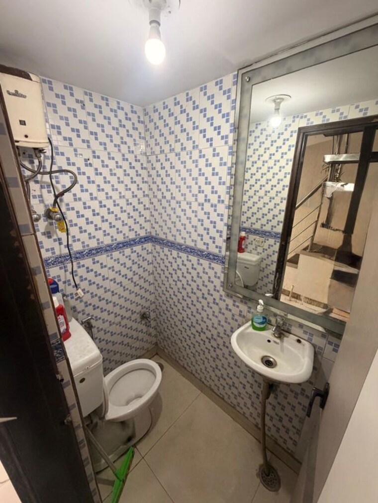 Washroom, lajpat nagar Commercial Office Space 400 Sq.Ft. In Lajpat Nagar Delhi 10520461