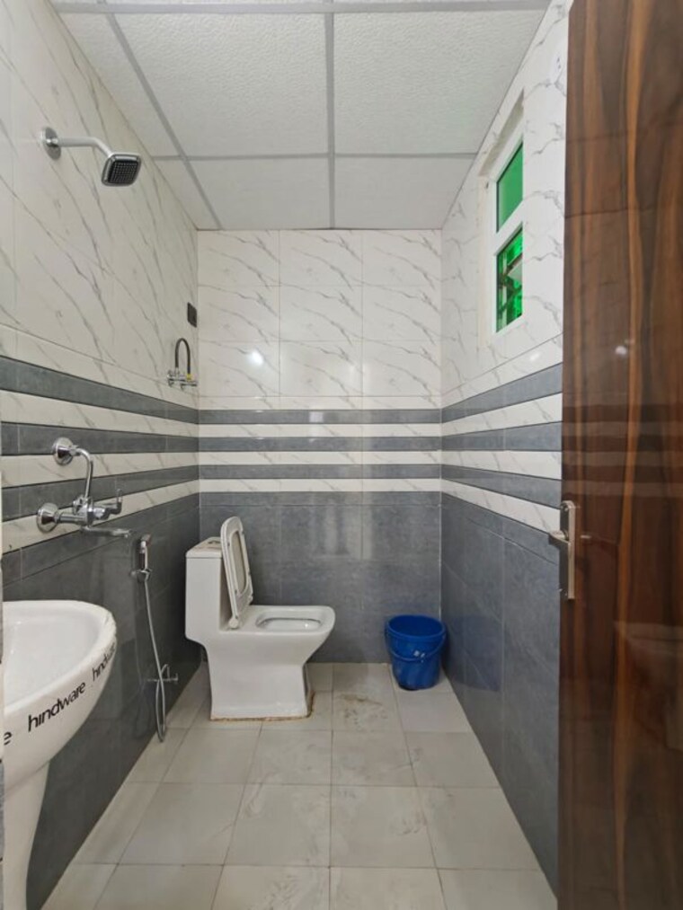 Bathroom, prestige-jasdan-classic 3.5 Bedroom 1750 Sq.Ft. Apartment In Mahalaxmi Mumbai 10520462