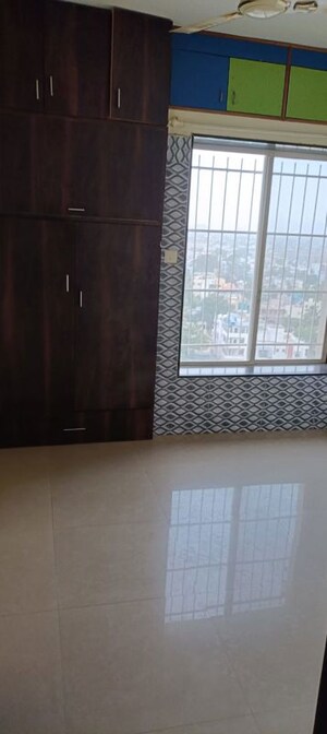 Room in 2 BHK Apartment at Mittal Arc Vista, Dhanori – for Rent