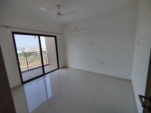Room in 2 BHK Apartment at Kalpataru Serenity, Manjari – for Rent