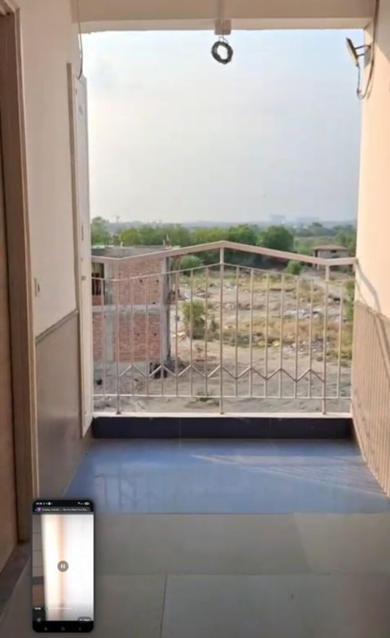 Balcony, gaur-runway-suites Studio 485 Sq.Ft. Apartment In Gaur Yamuna City Greater Noida 10520534