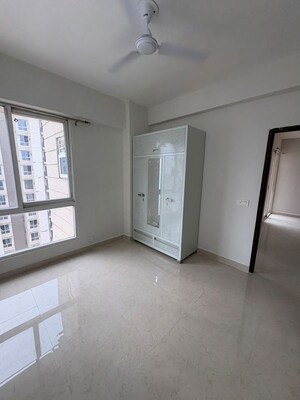 Room in 2 BHK Apartment at Signature The Millennia 3, Sector 37d – for Rent