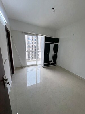 Room in 2 BHK Apartment at Signature The Millennia 3, Sector 37d – for Rent
