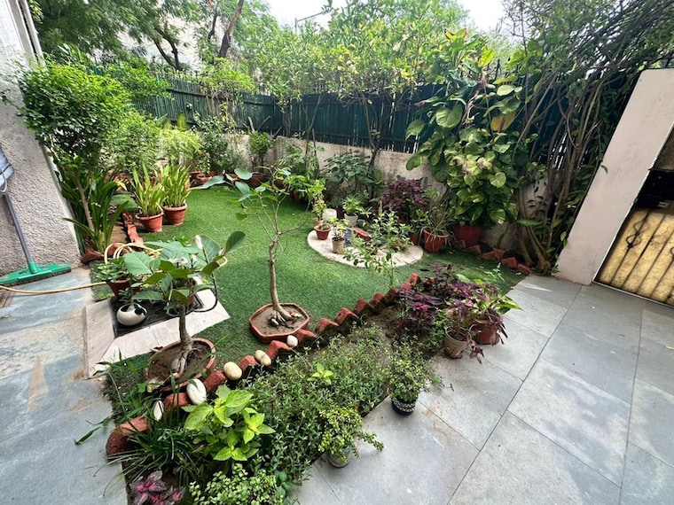 Garden, vasant kunj 3 Bedroom 2200 Sq.Ft. Apartment In Vasant Kunj Delhi 10520563