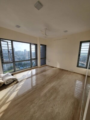 Room in 3.5 BHK Apartment at Wadhwa Imperial Heights, Goregaon West – for Rent