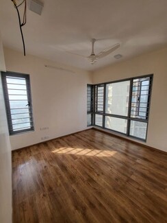 3.5 BHK + Servant Room Apartment For Rent in Wadhwa Imperial Heights