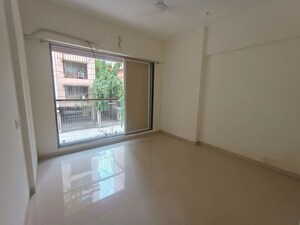 Room in 2.5 BHK Apartment at Raheja Acropolis, Deonar – for Rent