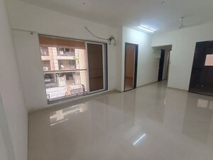 Room in 2.5 BHK Apartment at Raheja Acropolis, Deonar – for Rent
