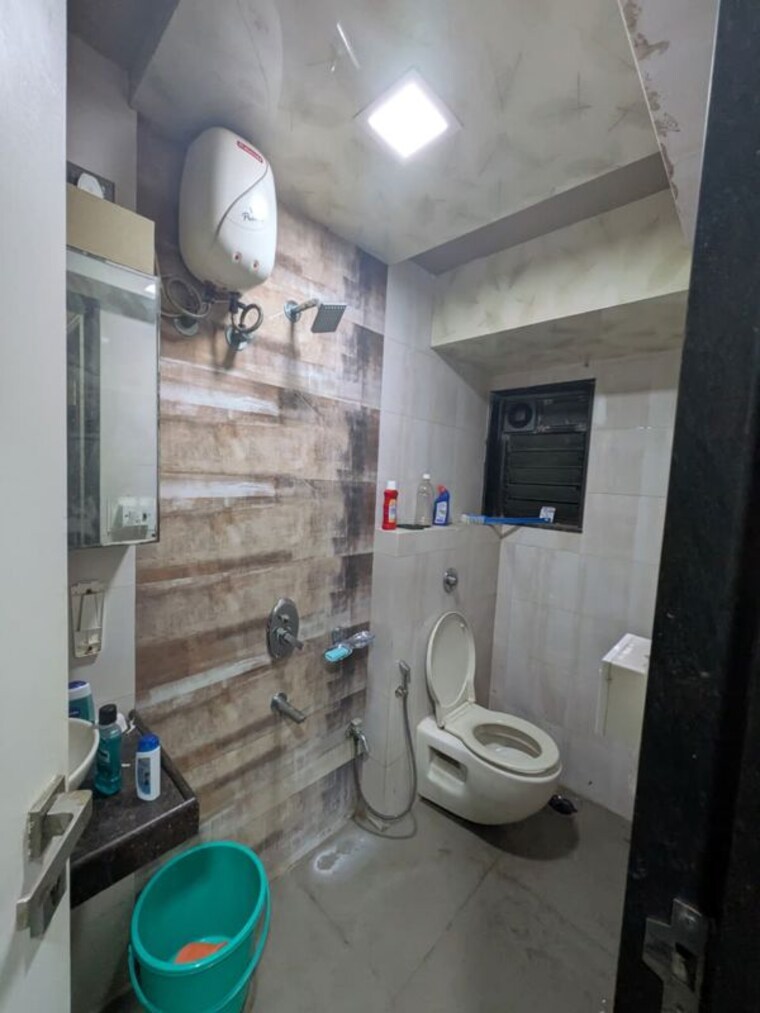 Bathroom, ekta-tripolis 2.5 Bedroom 1000 Sq.Ft. Apartment In Goregaon West Mumbai 10520588
