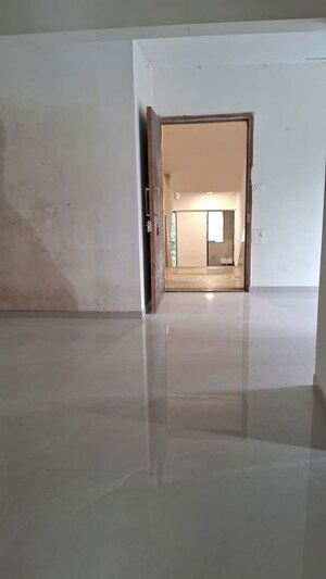 Room in 4 BHK Apartment at Kukreja Golf Scappe, Chembur – for Rent
