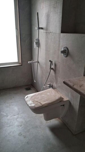 Bathroom in 4 BHK Apartment at Kukreja Golf Scappe, Chembur – for Rent
