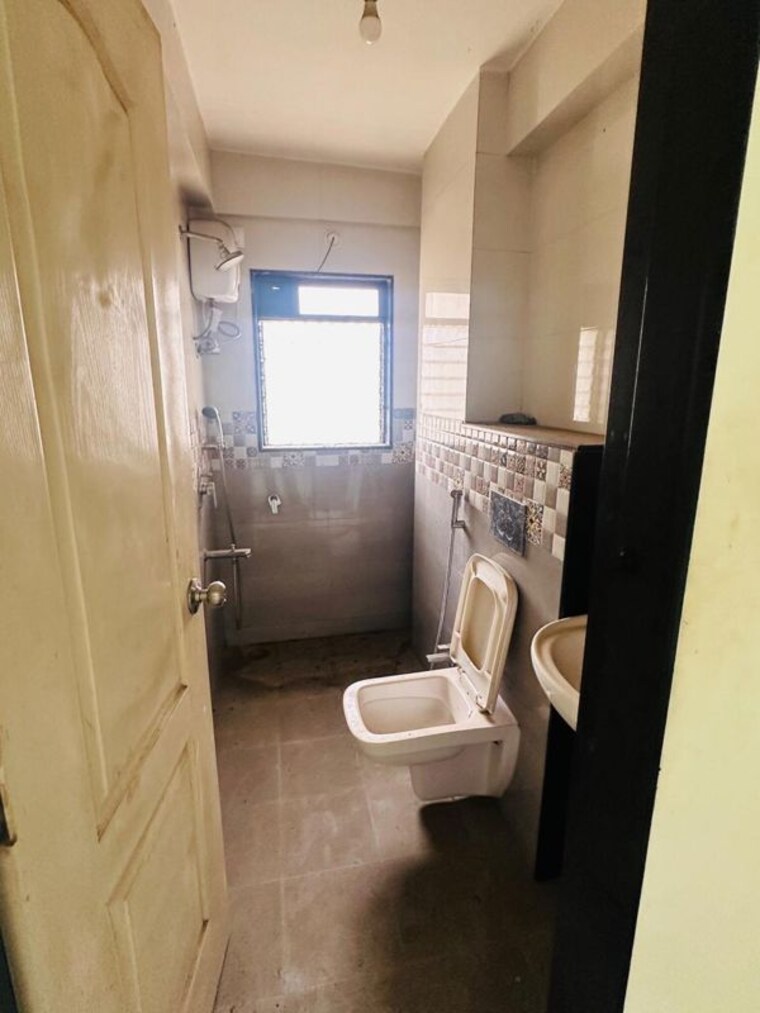 Bathroom, meena-parvati-sadan 2.5 Bedroom 900 Sq.Ft. Apartment In Chembur Mumbai 10520628