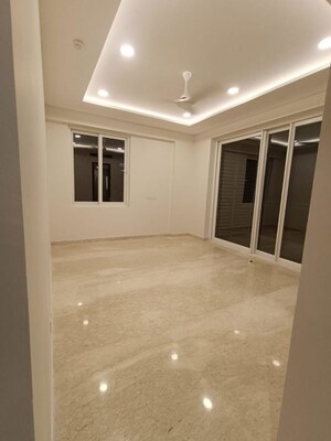 Room in 4 BHK Builder Floor at Sector 21 – for Rent
