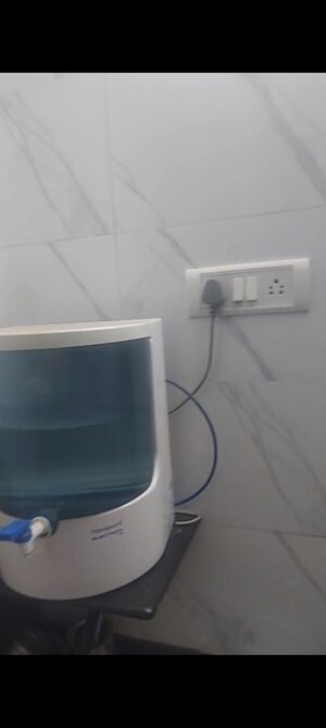 Furnished Amenities in 2 BHK Apartment at Satellite Silver, Andheri East – for Rent