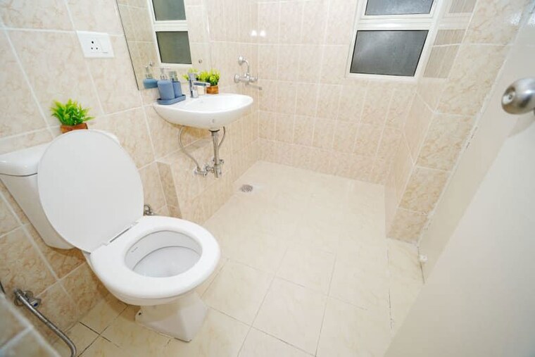 Bathroom, hero-homes-gurgaon 3 Bedroom 1326 Sq.Ft. Apartment In Sector 104 Gurgaon 10520694