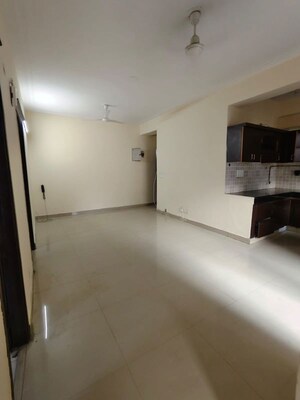 Room in 3 BHK Apartment at Amrapali Silicon City, Sector 76 – for Rent