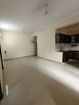 Room in 3 BHK Apartment at Amrapali Silicon City, Sector 76 – for Rent