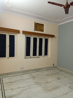 Room in 4 BHK Builder Floor at Sector 21 – for Rent
