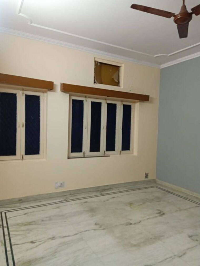 Room, sector 21 4 Bedroom 2200 Sq.Ft. Builder Floor In Sector 21 Gurgaon 10520740