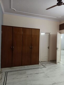 4 BHK + Prayer Room,Study Room,Store Room Builder Floor For Rent in Sector 21