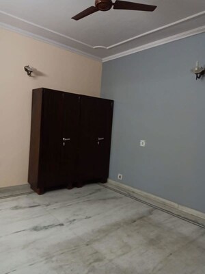 Room in 4 BHK Builder Floor at Sector 21 – for Rent