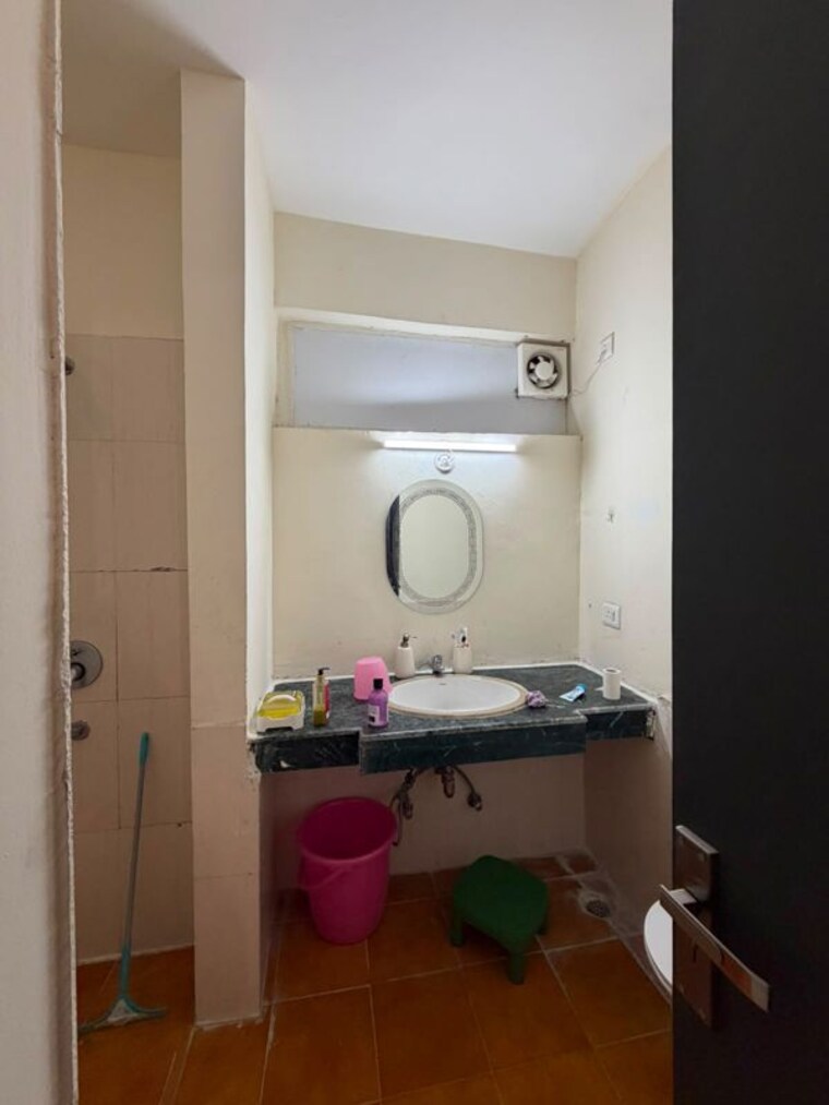 Bathroom, jaypee-greens-kosmos 3 Bedroom 1370 Sq.Ft. Apartment In Sector 134 Noida 10520738