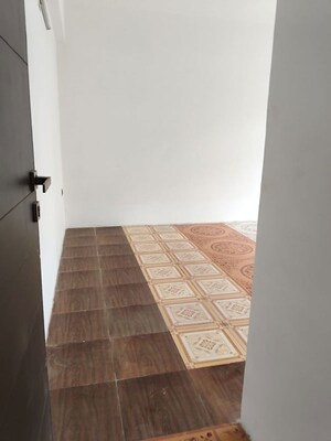 Room in 5 BHK Apartment at Vaishnodevi Circle – for Sale