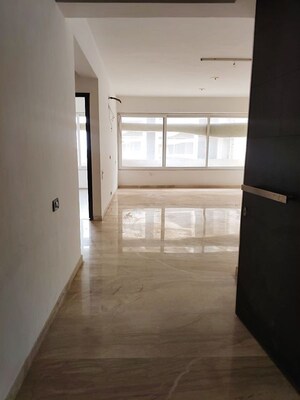 Room in 5 BHK Apartment at Vaishnodevi Circle – for Sale