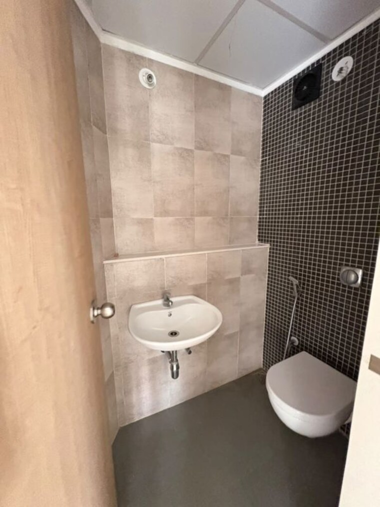 Bathroom, lodha-palava-aurelia 2 Bedroom 536 Sq.Ft. Apartment In Dombivli East Thane 10520767