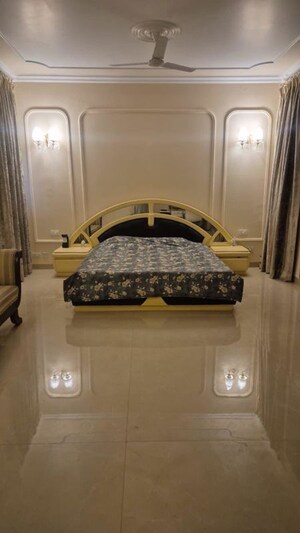Bedroom in 2 BHK Builder Floor at South Extension – for Rent