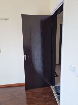 Furnished Amenities in 3 BHK Apartment at BPTP Park Grandeura, Sector 82 – for Rent
