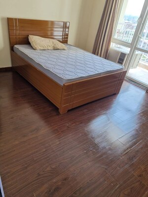 Room in 3 BHK Apartment at BPTP Park Grandeura, Sector 82 – for Rent
