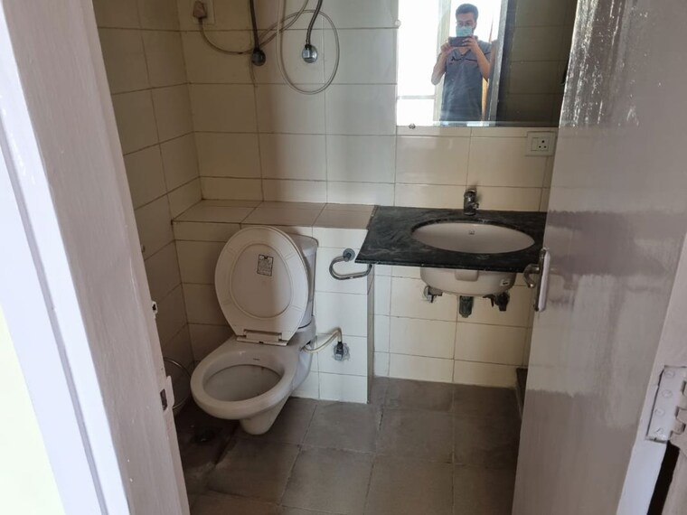 Bathroom, bptp-park-grandeura 3 Bedroom 2100 Sq.Ft. Apartment In Sector 82 Faridabad 10520837