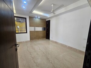 Room in 3 BHK Builder Floor at Uday Park – for Rent