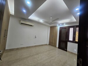 Room in 3 BHK Builder Floor at Uday Park – for Rent