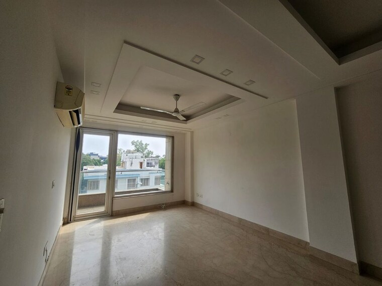 Room, uday park 3 Bedroom 217 Sq.Yd. Builder Floor In Uday Park Delhi 10520849