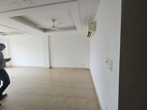 Room in 3 BHK Builder Floor at Uday Park – for Rent