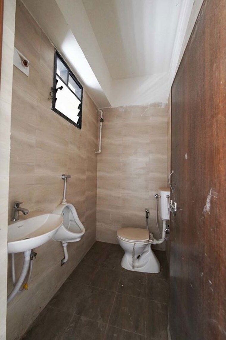 Bathroom, nava naroda Commercial Shop 750 Sq.Yd. In Nava Naroda Ahmedabad 10520861