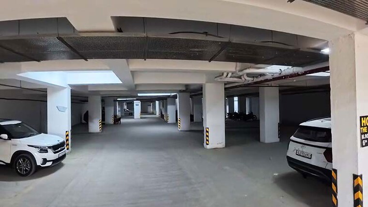  Parking, nava naroda Commercial Shop 750 Sq.Yd. In Nava Naroda Ahmedabad 10520861