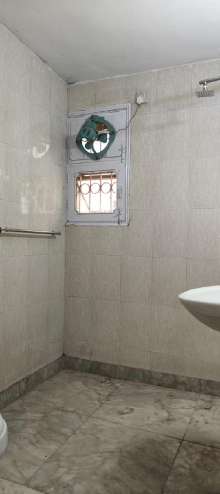 Bathroom, vasant kunj 3 Bedroom 1700 Sq.Ft. Apartment In Vasant Kunj Delhi 10520899