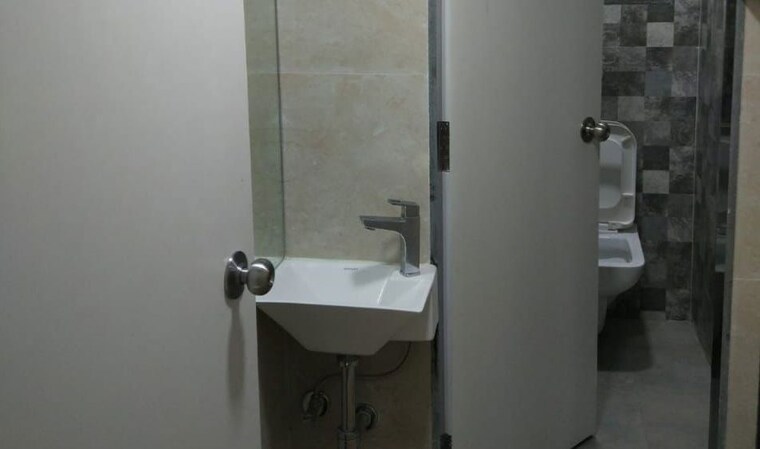 Bathroom, andheri east Commercial Office Space 2130 Sq.Ft. In Andheri East Mumbai 10520842