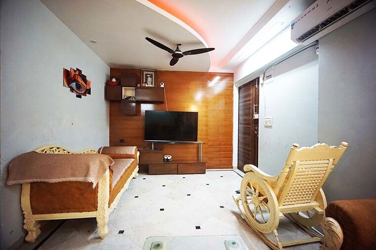 Living Room, satellite 3 Bedroom 184 Sq.Yd. Apartment In Satellite Ahmedabad 10520910